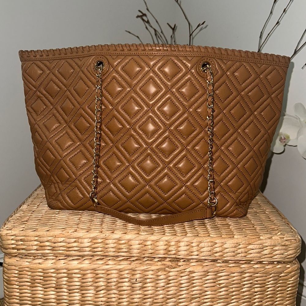 Tory Burch | Quilted Marion Shoulder Tote Bag | Brown - Picture 5 of 6